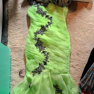 A green emerald prom dress